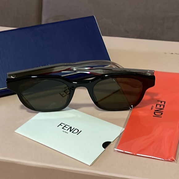 FENDI 53mm Rectangular Sunglasses In Black - Picture 7 of 7